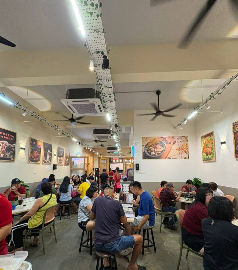 阿彬养生肉骨茶宽敞舒适的用餐空间